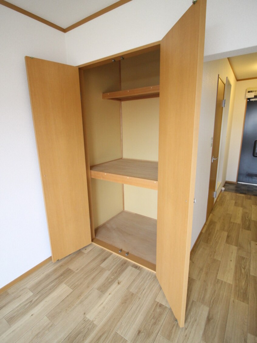 収納 メゾンクリサンテーム