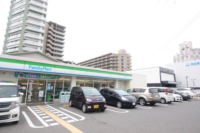 ファミリーマート堺津久野町店(コンビニ)まで400m 津久野町2丁貸家