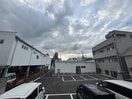 室内からの展望 ｴﾇｴﾑｷｬﾄﾌｳﾞｧﾝﾄｩﾚｰｽﾞｻｳｽ