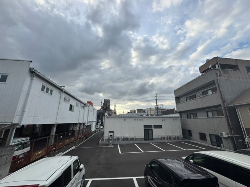 室内からの展望 ｴﾇｴﾑｷｬﾄﾌｳﾞｧﾝﾄｩﾚｰｽﾞｻｳｽ
