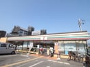 セブンイレブン(コンビニ)まで450m ｴﾇｴﾑｷｬﾄﾌｳﾞｧﾝﾄｩﾚｰｽﾞｻｳｽ