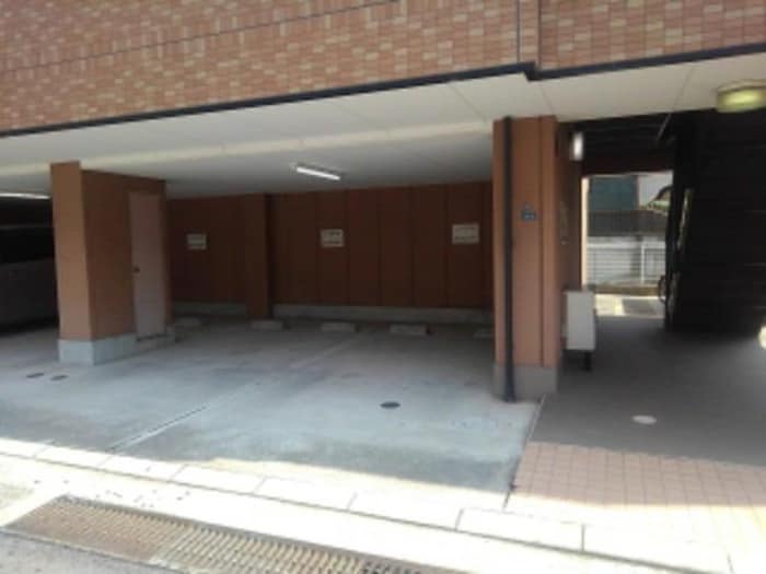 駐車場 エミ－ユⅠ