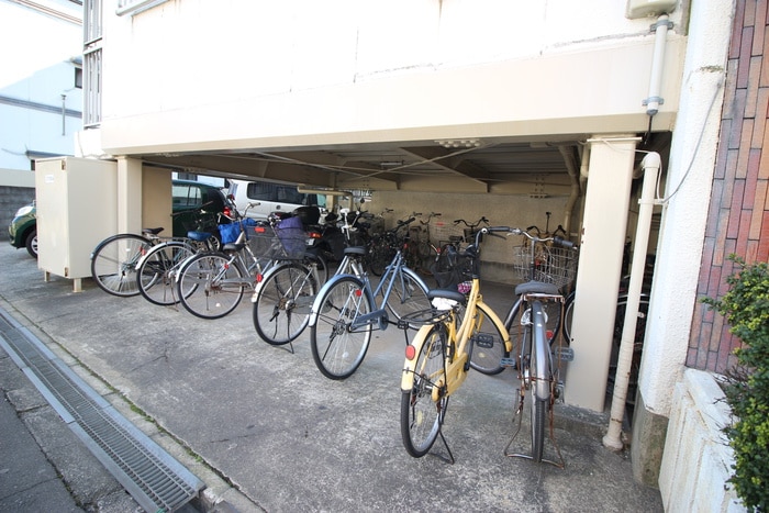 駐輪場 シャトー背戸口