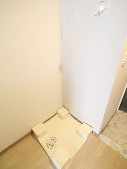 洗濯機置場 ﾌｧｰｽﾄﾌｨｵｰﾚ三宮EAST(301)