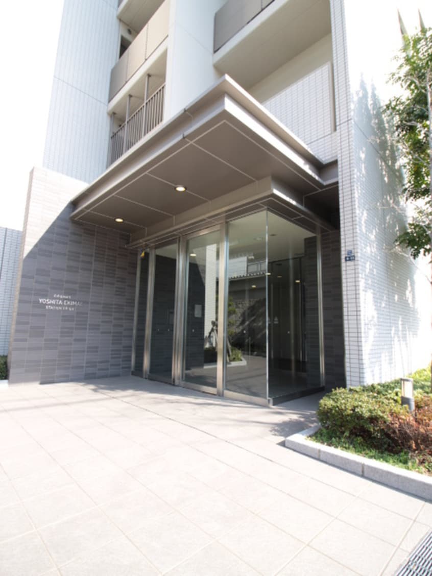 エントランス部分 ｼｬﾙﾏﾝﾌｼﾞｽﾏｰﾄﾖｼﾀｴｷﾏｴｽﾃｰｼｮﾝﾌﾞﾗｲﾄ