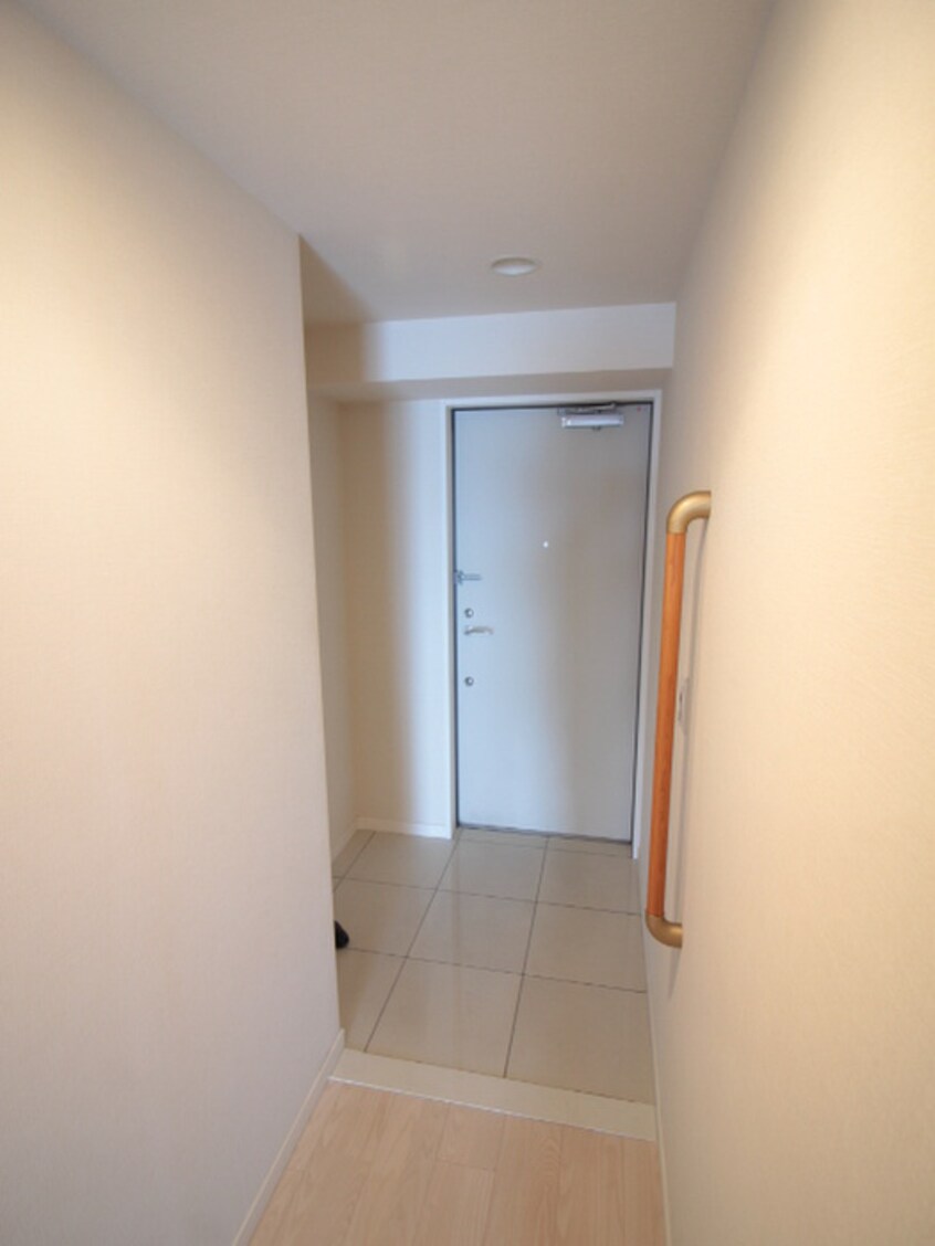 玄関 ｼｬﾙﾏﾝﾌｼﾞｽﾏｰﾄﾖｼﾀｴｷﾏｴｽﾃｰｼｮﾝﾌﾞﾗｲﾄ