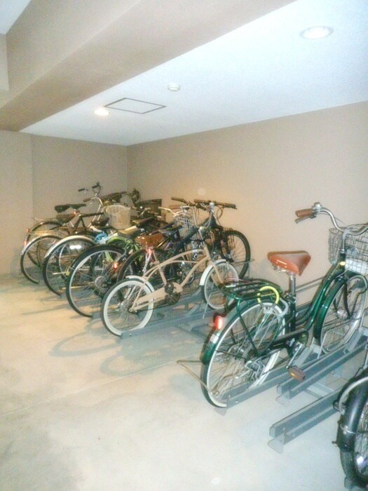 駐輪場 クオーレ靱公園