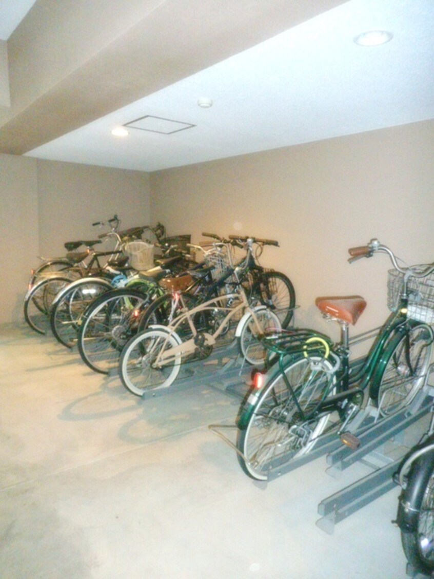 駐輪場 クオーレ靱公園