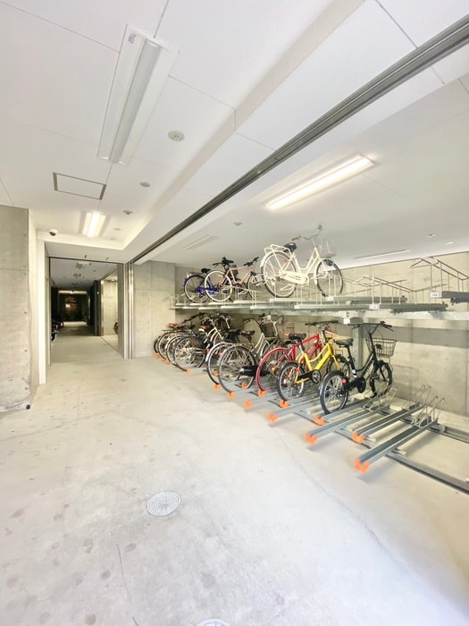 駐輪場 Luxe難波南