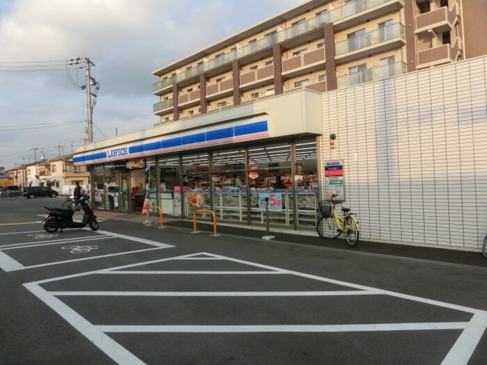 ローソン八尾高安駅前店(コンビニ)まで500m ベルデハイツ