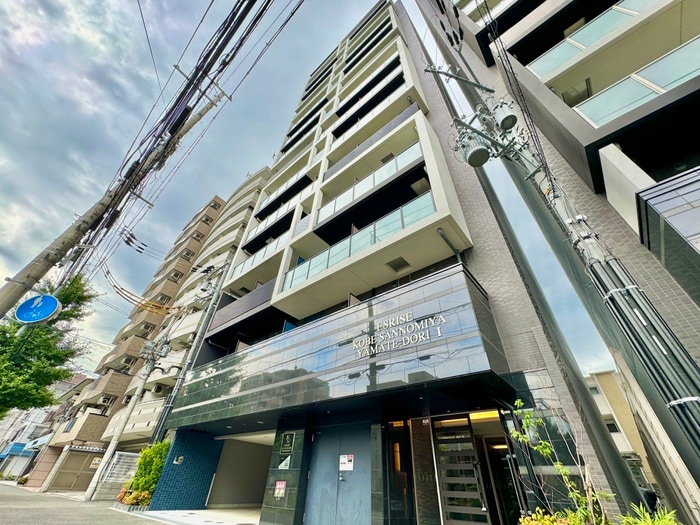 外観写真 ｴｽﾗｲｽﾞ神戸三宮山手通壱番館