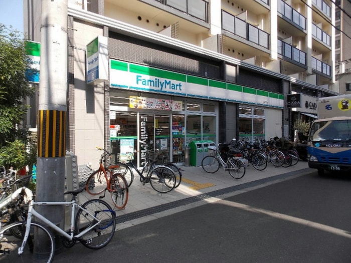 ファミリーマート(コンビニ)まで110m カサベ－ジュ天神橋