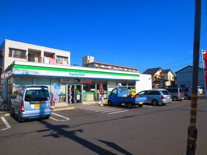 FamilyMart　喜惣治二丁目店(コンビニ)まで594m エテルノオオヒラ