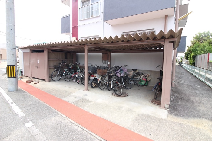 駐輪場 メゾンかりがね