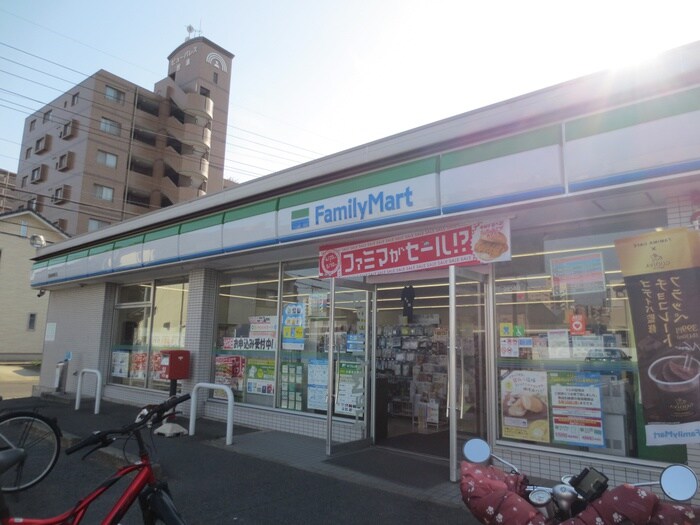 ファミリーマート岩倉新柳町店(コンビニ)まで40m ファミ－ル足立