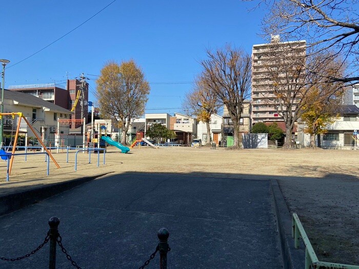 烏森公園(公園)まで260m フレ－ル烏森