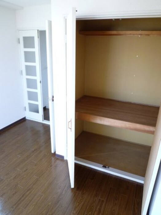 収納 フロ－ラル二瀬