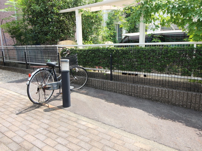 駐輪場 アンプル－ルリ－ブルルミエ－ル