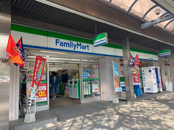 ファミリーマート藤が丘駅前店(コンビニ)まで440m ハーベストヒルズ藤が丘