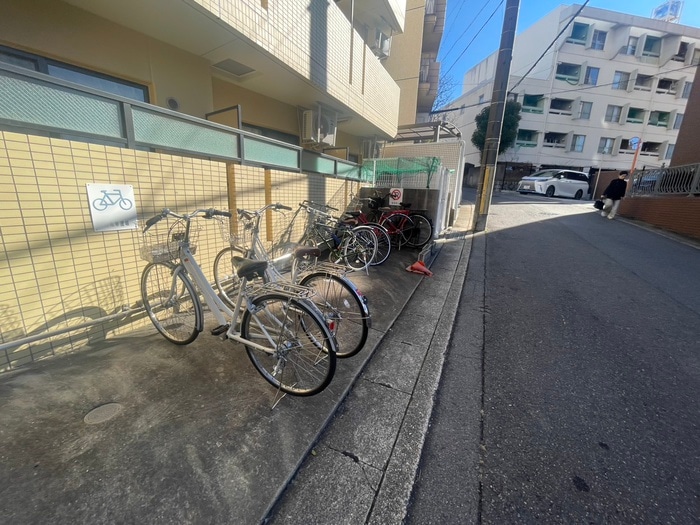 駐輪場 パ－クスティ八事