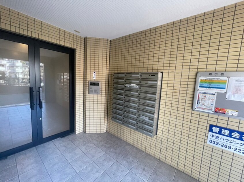 エントランス部分 パ－クスティ八事