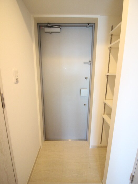 玄関 ルネフラッツ名駅西