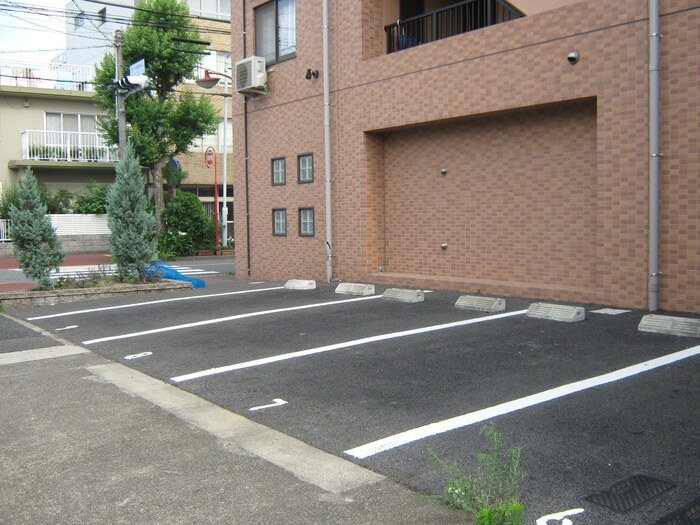 駐車場 MAISON CASTLE YARD