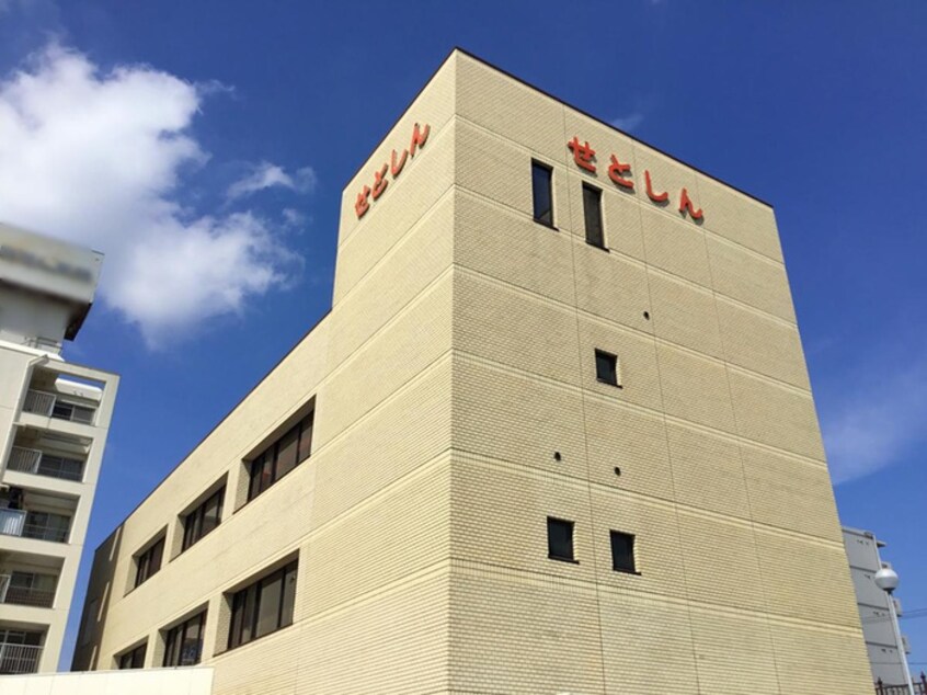 瀬戸郵便局(銀行)まで524m アトラスＦｕ