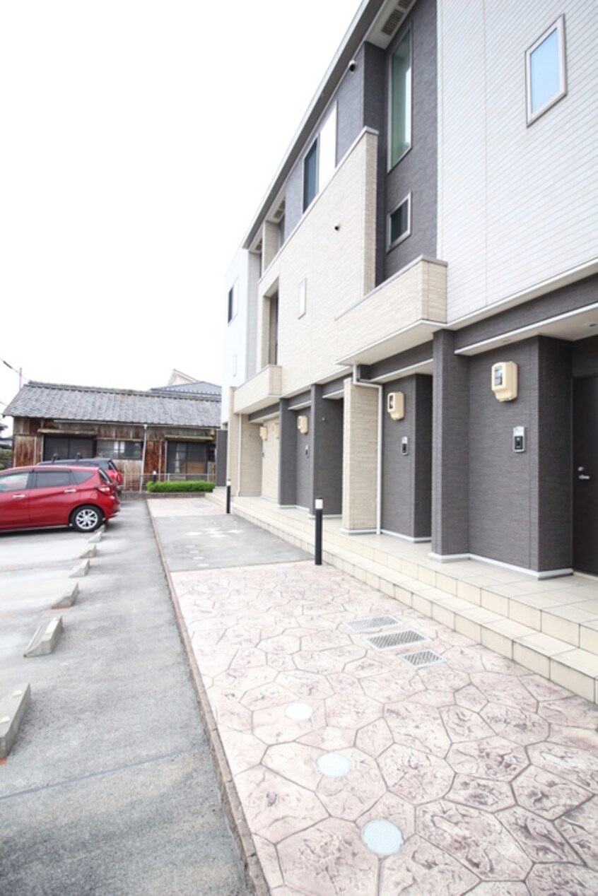 エントランス部分 ラフレシール