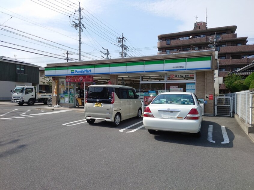 ファミリーマート(コンビニ)まで140m LECOCON中川Ⅱ