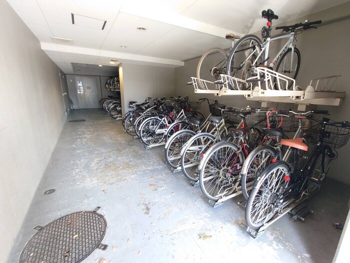 駐輪場 CASSIA車道