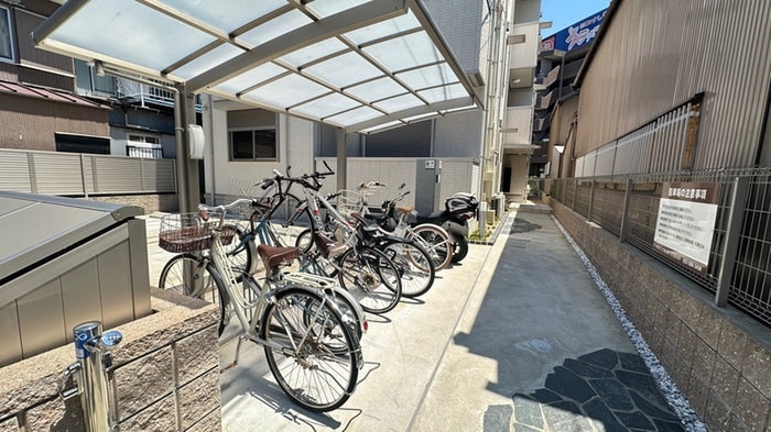 駐輪場 フェリーチェ