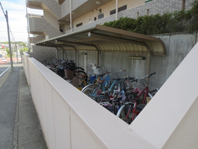 駐輪場 ファミール　鈴木