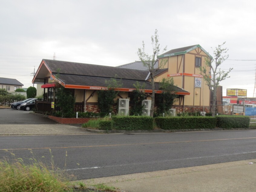 コメダ珈琲(その他飲食（ファミレスなど）)まで470m ファミール　鈴木