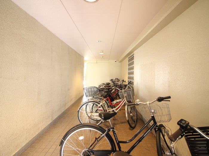 駐輪場 ファンシービル岩間