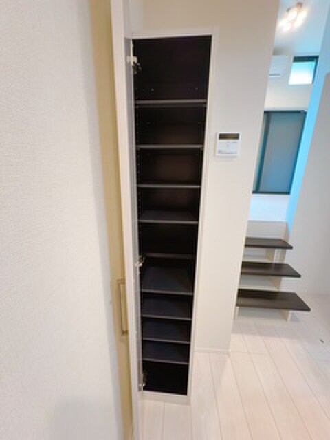 靴箱 Ellery Moriyama