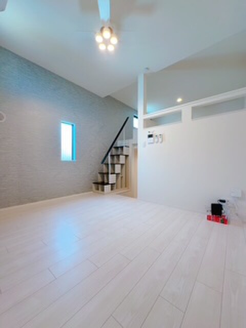 居室 Ellery Moriyama