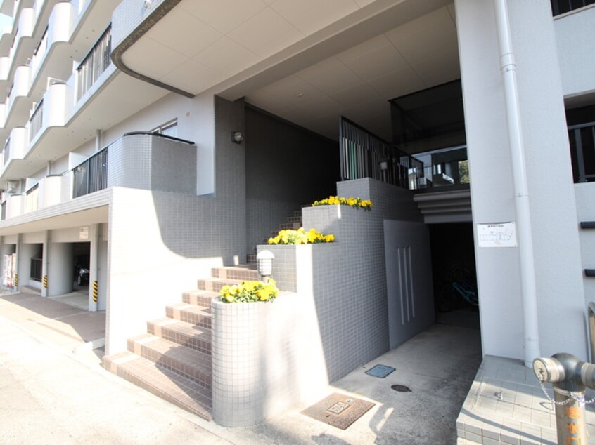 エントランス部分 サンヒルズ松和花壇