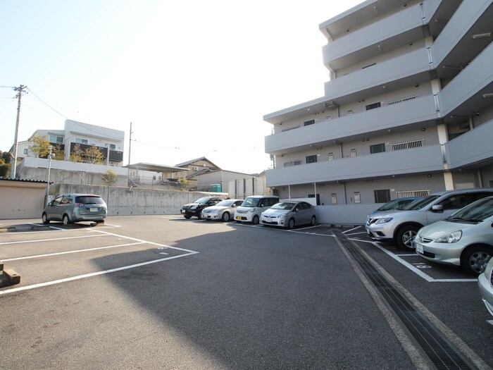 駐車場 サンヒルズ松和花壇