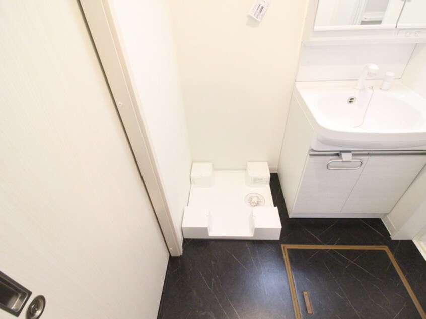 洗濯機置場 Raffine賑町