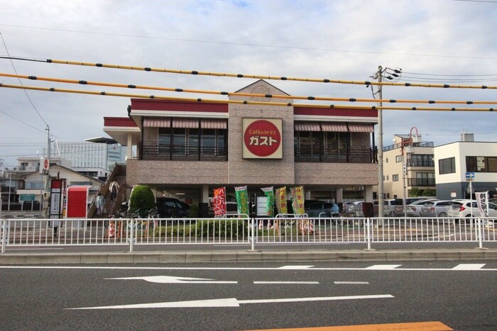 ガスト太閤通店(その他飲食（ファミレスなど）)まで247m Raffine賑町