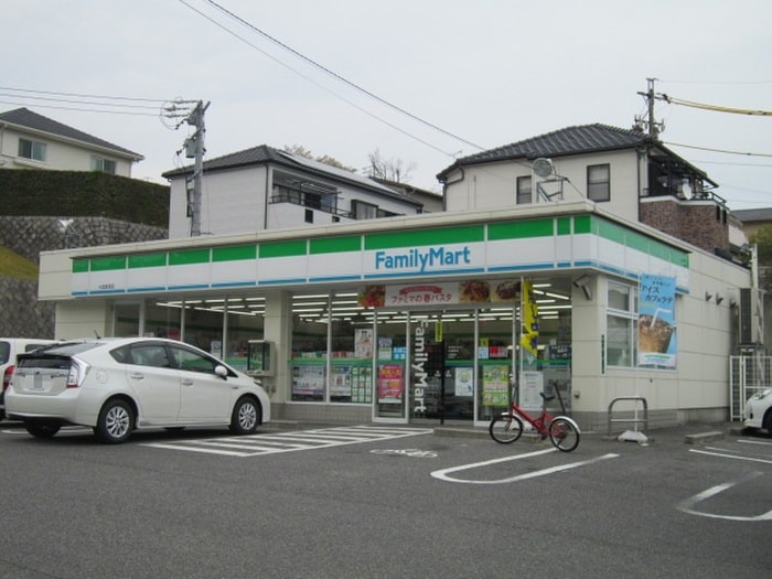 ファミリーマート(コンビニ)まで520m サンガーデン緑ヶ丘