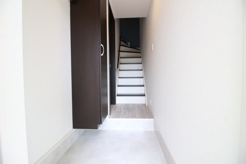 玄関 ＢＬＵＥ　ＭＯＭＥＮＴ