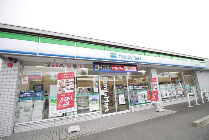 ファミリーマート(コンビニ)まで220m ＢＬＵＥ　ＭＯＭＥＮＴ