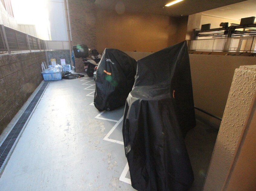 バイク置き場 ﾌﾟﾚｻﾝｽ鶴舞駅前ﾌﾞﾘﾘｱﾝﾄ(306)