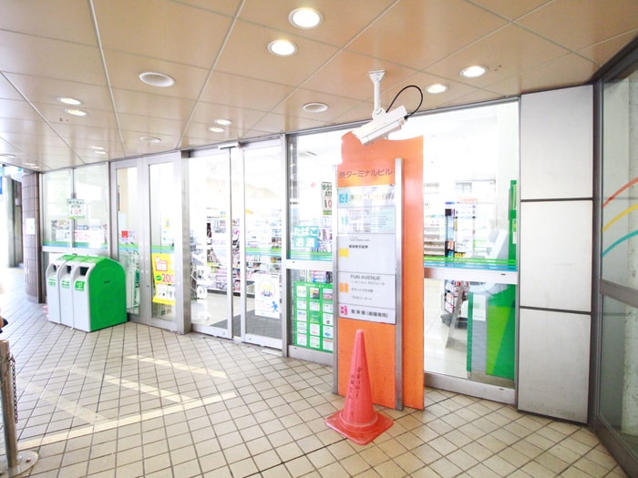 ファミリーマート(コンビニ)まで40m パルティ－ル原駅前