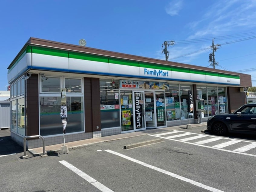 ファミリーマート(コンビニ)まで1020m エミネンス・フロ－ラＭ