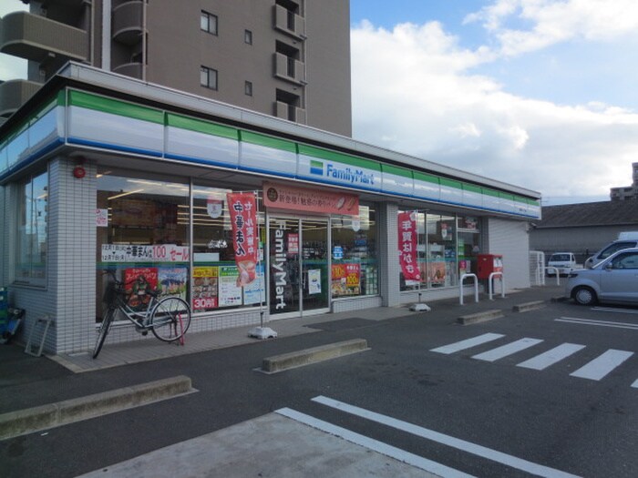 ファミリーマート東起町一丁目店(コンビニ)まで324m クレセント松蔭