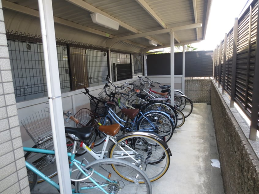 駐輪場 アミュズマン亀城