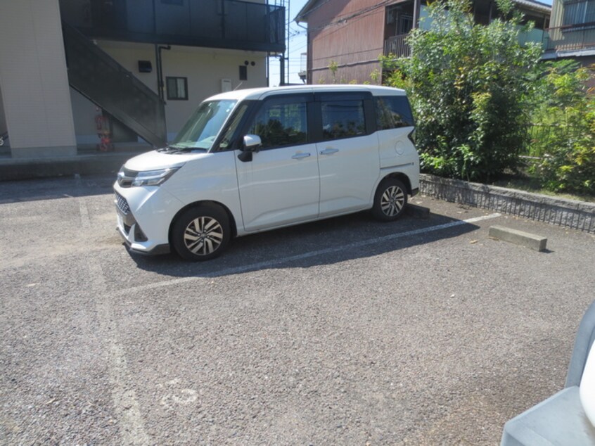 駐車場 メゾンカメリア　Ａ棟